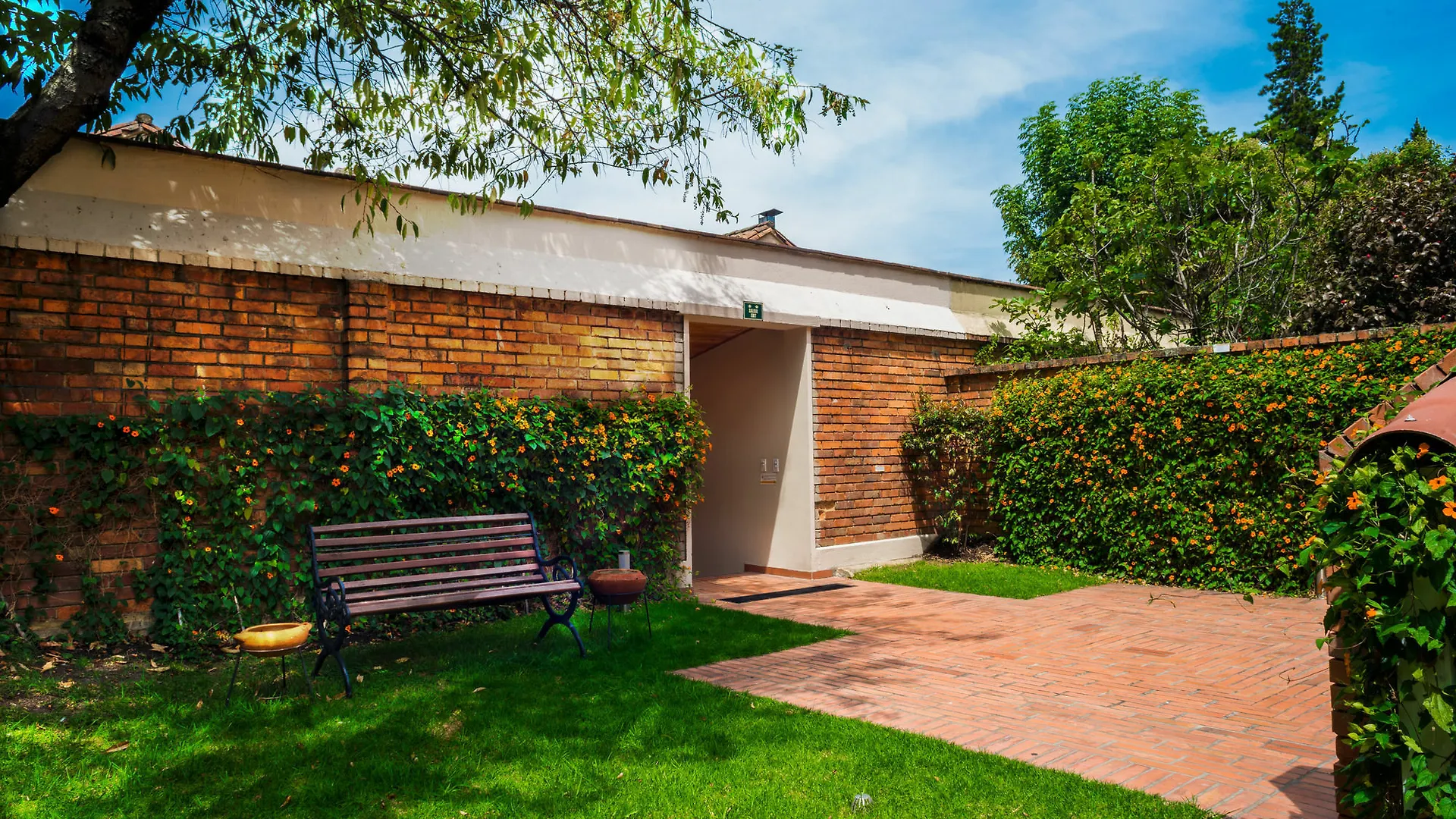Hotel Casona Del Patio Bogotá Bed & Breakfast